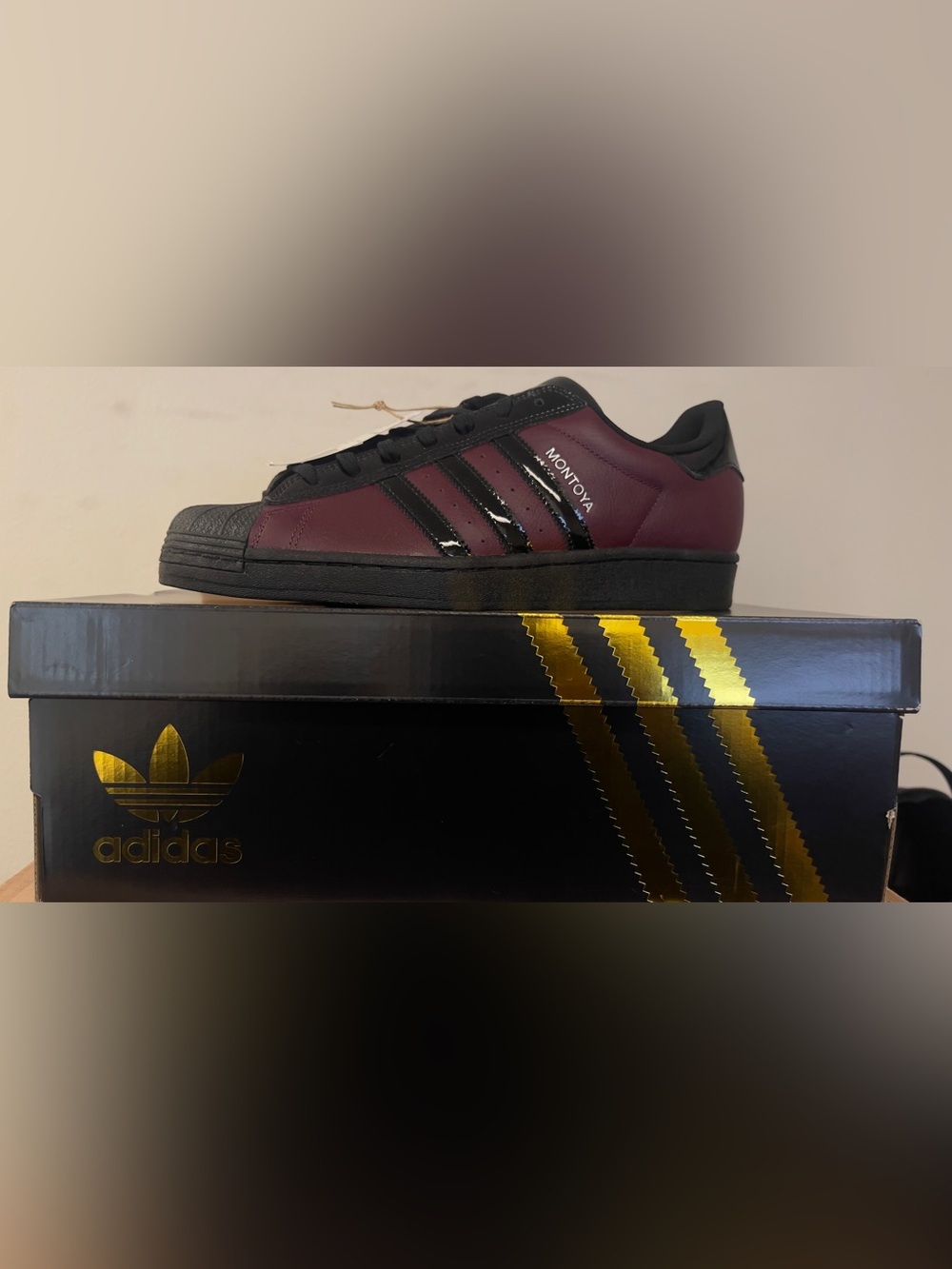 adidas Menโs Maroon and Black Low-Top Sneakers